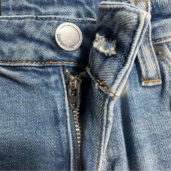 Blank Nyc The Fulton Roll Up Denim Medium Blue Distressed Womens Jean Shorts 26 - Picture 9 of 13